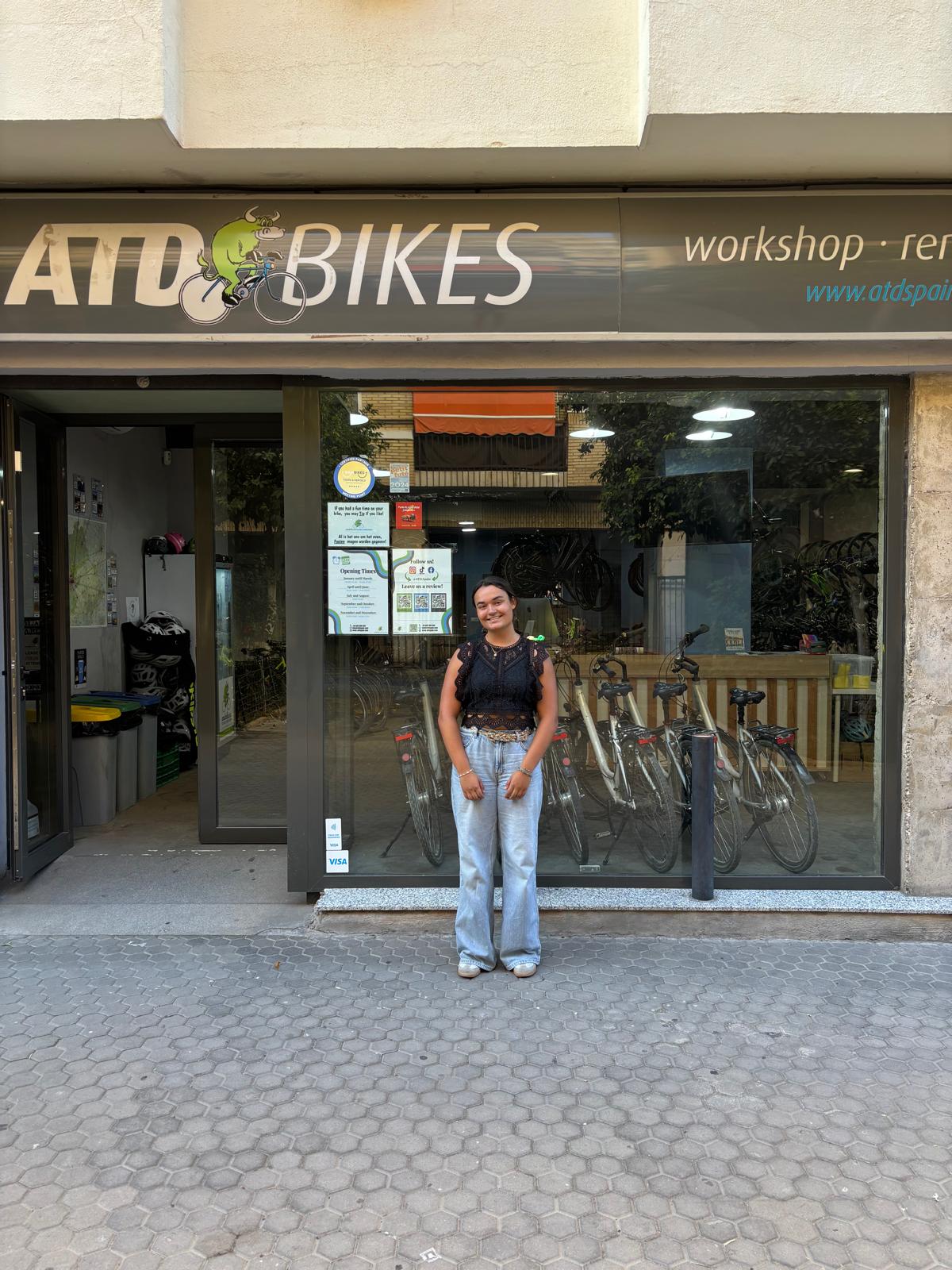 Bienvenidos a nuestra nueva becaria: Fleur!