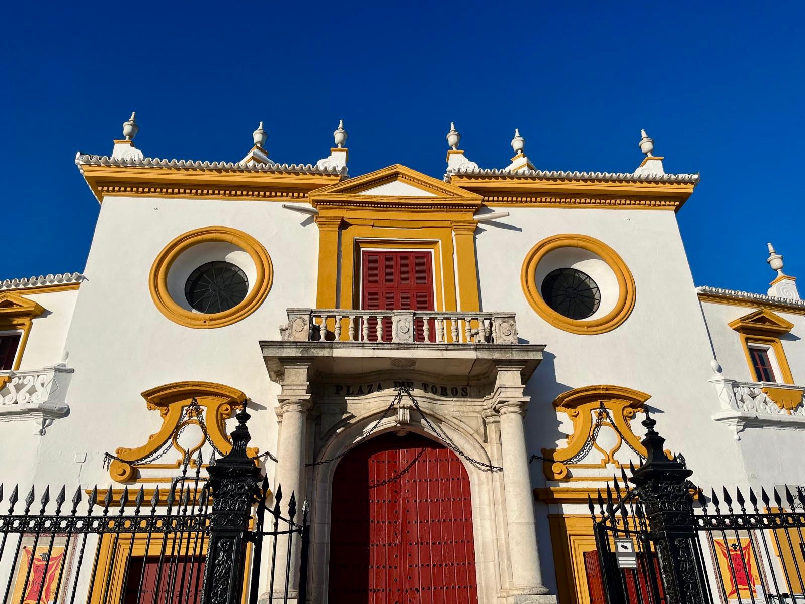 La Corrida Vuelve a Sevilla: Fiesta de San Miguel