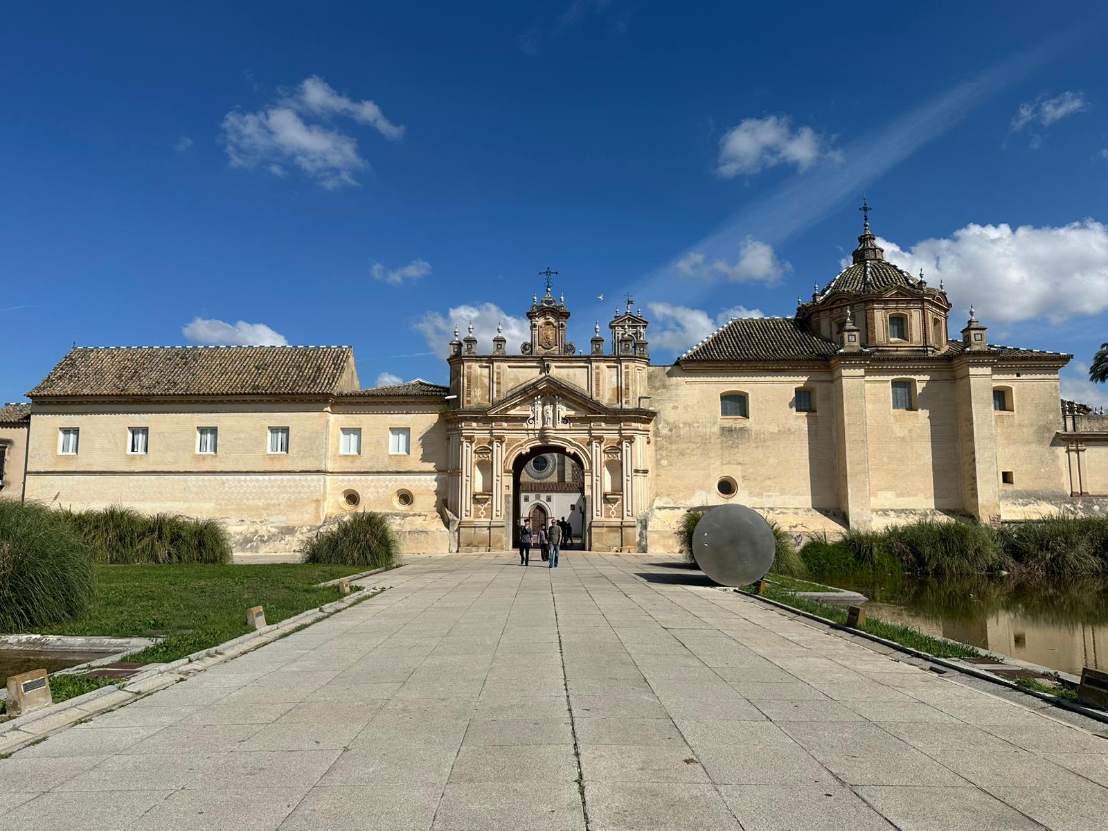 Het Cartuja klooster in Sevilla: een plek waar geschiedenis en kunst samenkomen
