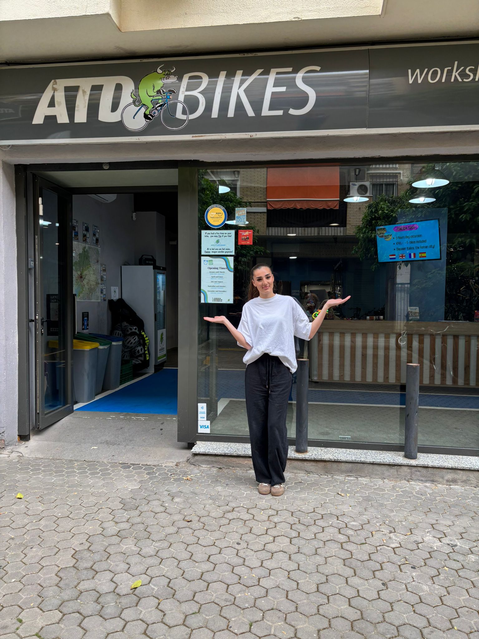 Saluda a nuestra nueva becaria!