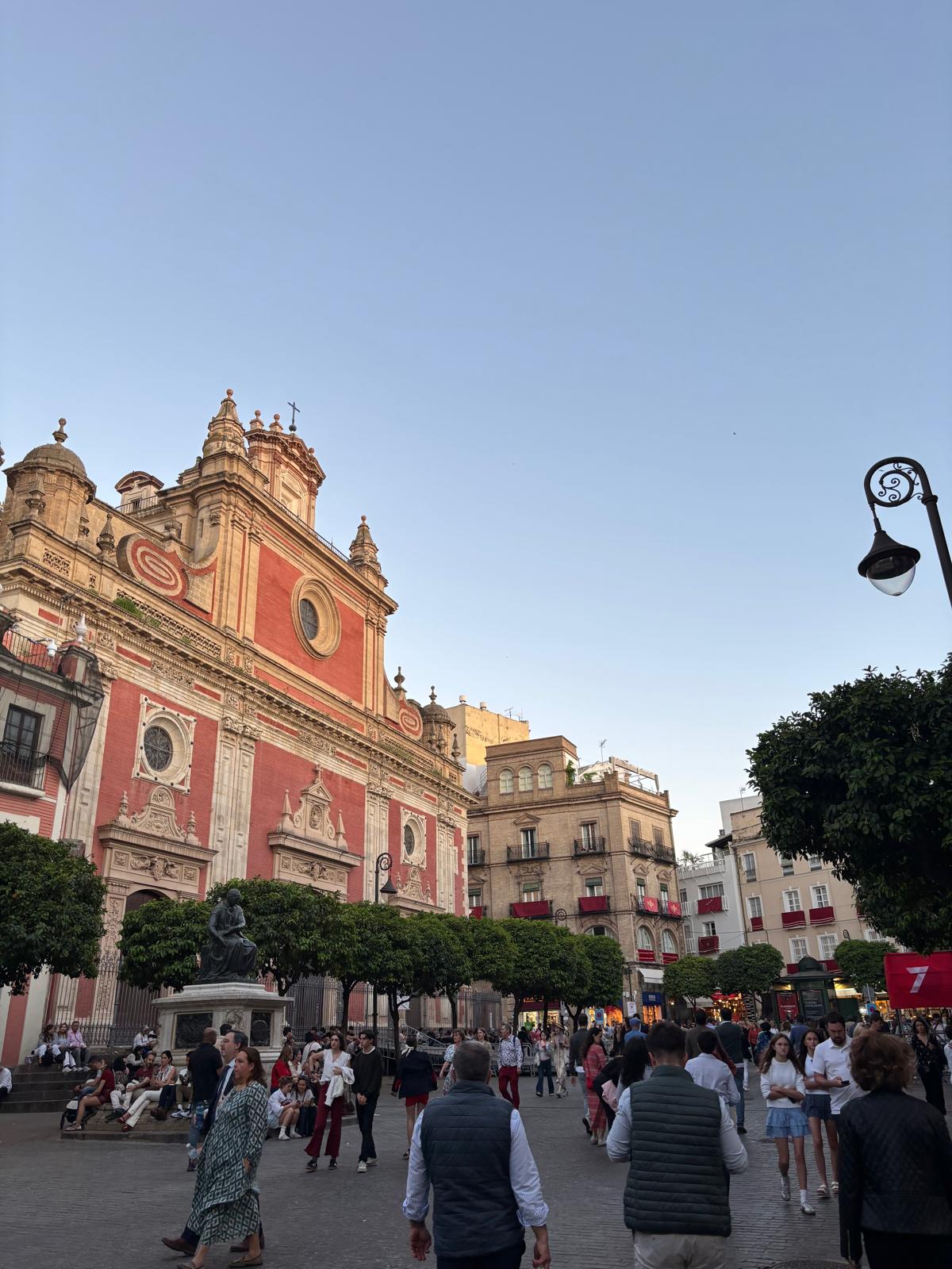Sevilla a lo largo del día: una ciudad, cuatro ambientes completamente diferentes