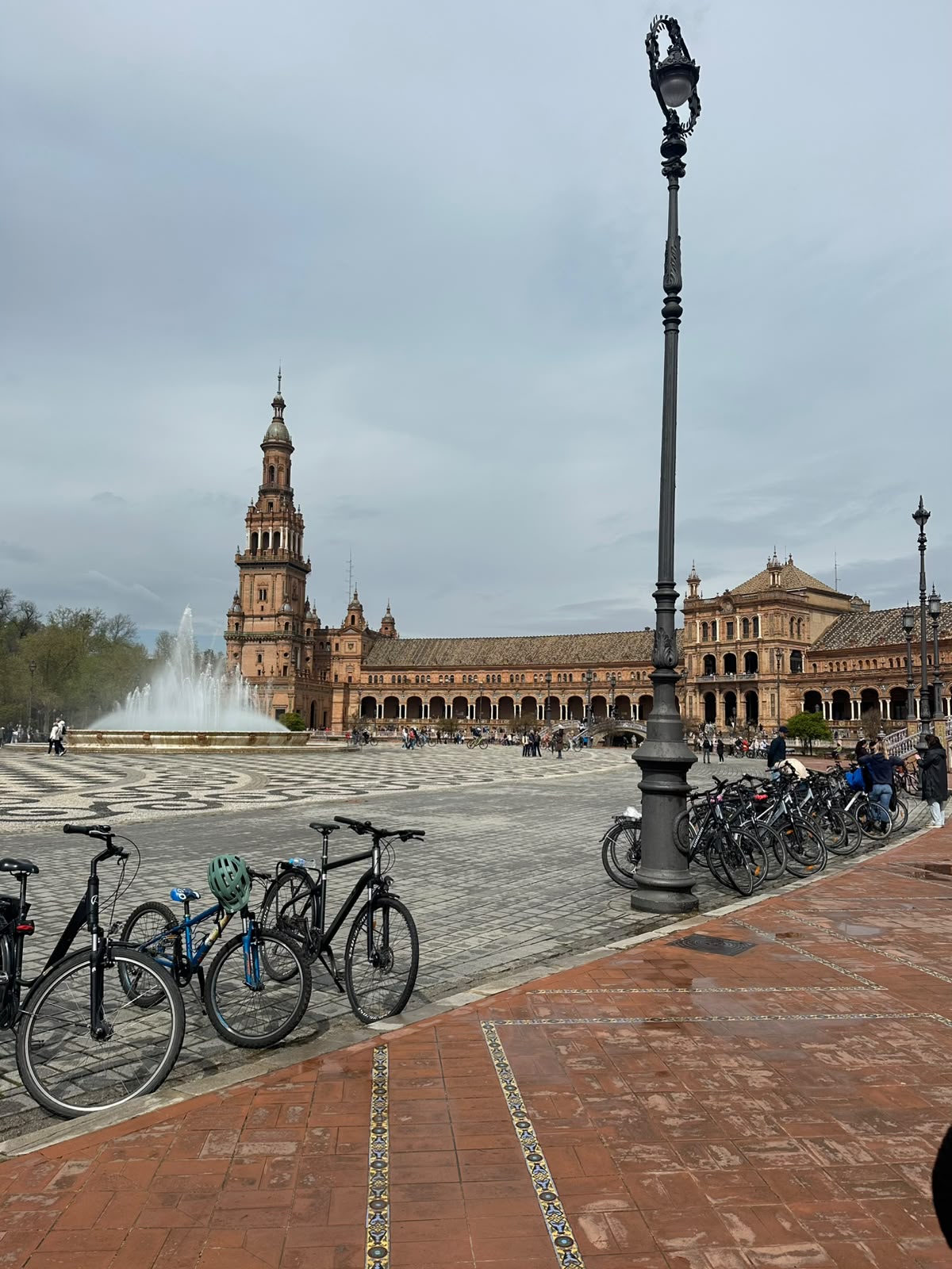 De pleinen van Sevilla: kleine ruimtes, grote sfeer
